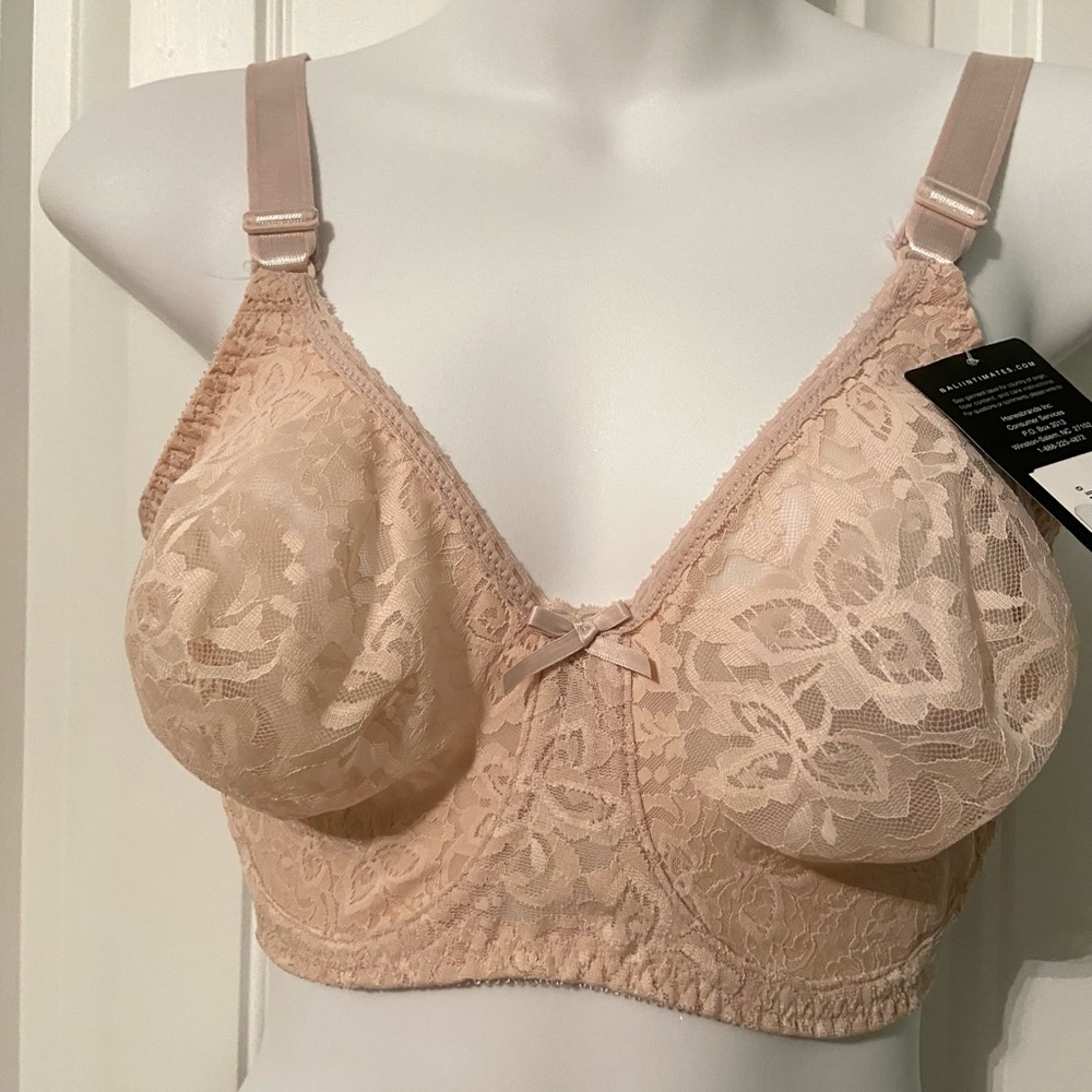 ✔️ NWT Bali Bra Size 34DD Lacey Underwired Unpadded Beautiful and so Soft!